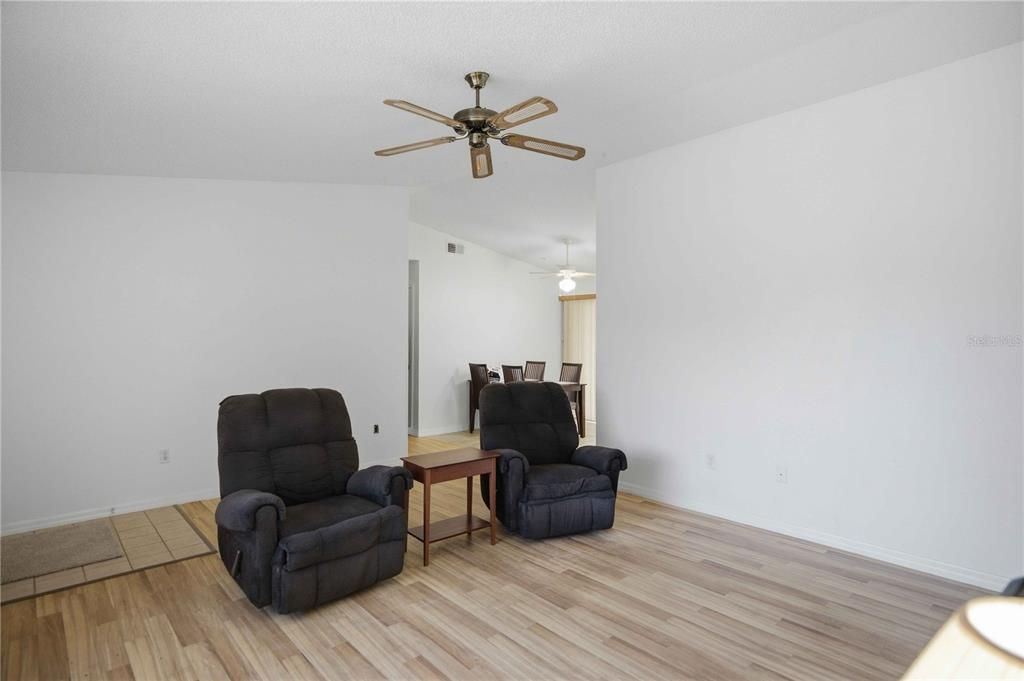 For Sale: $150,000 (2 beds, 2 baths, 1192 Square Feet)
