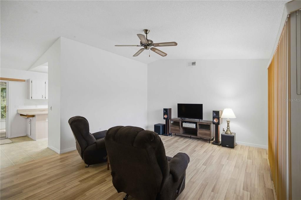 For Sale: $150,000 (2 beds, 2 baths, 1192 Square Feet)