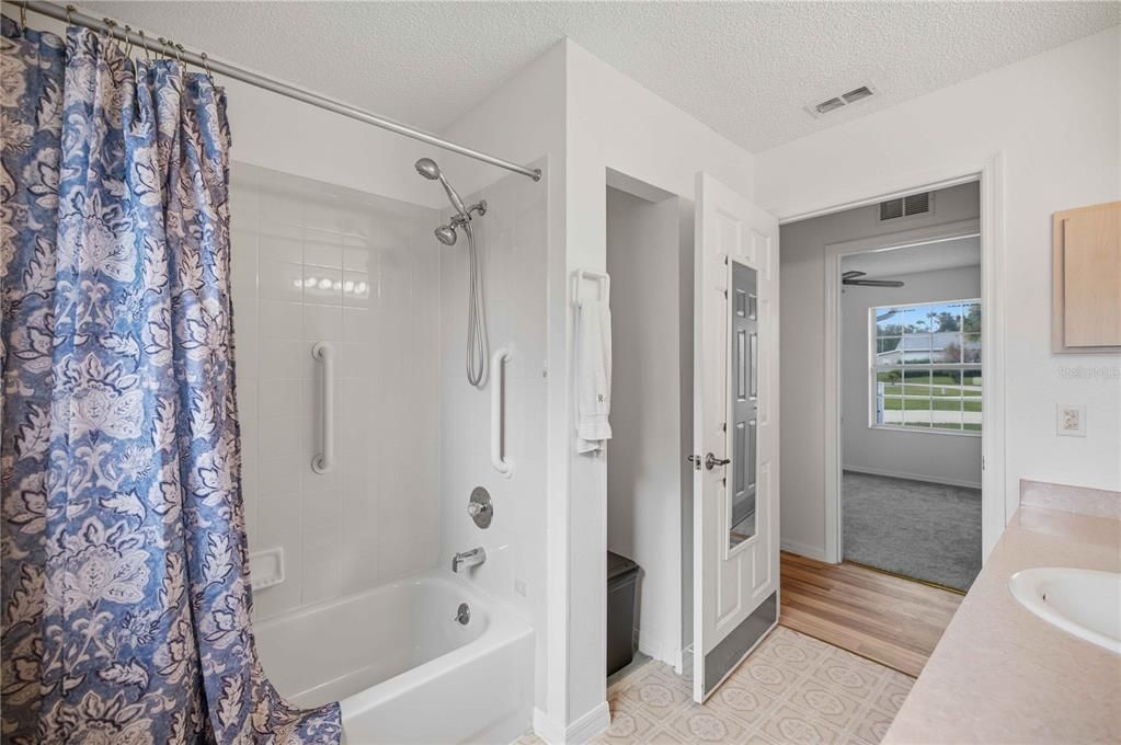 For Sale: $150,000 (2 beds, 2 baths, 1192 Square Feet)