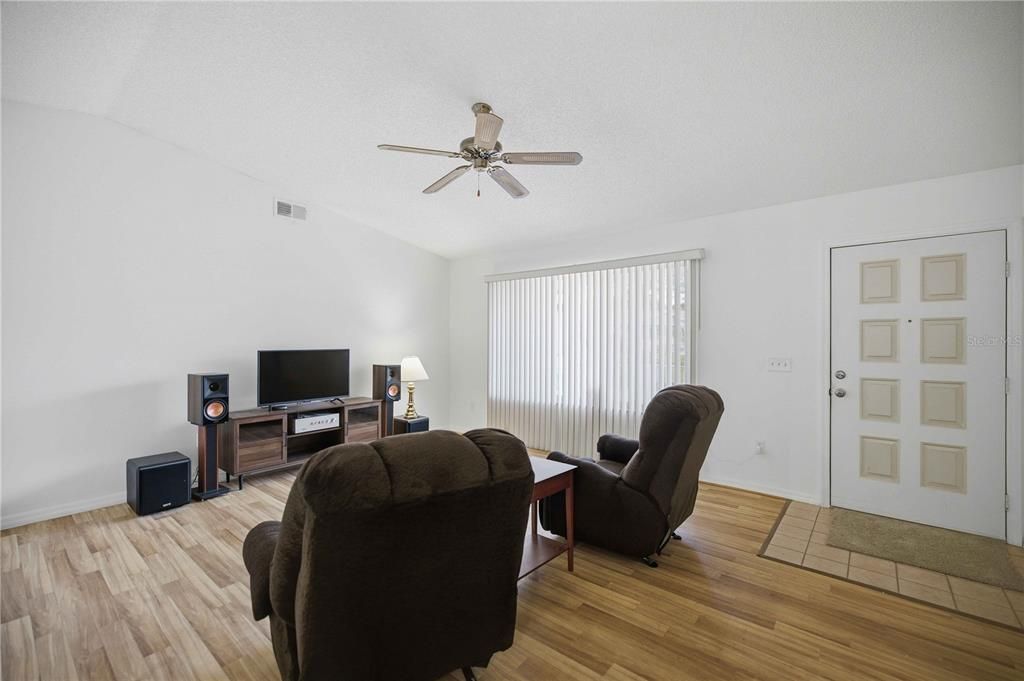 For Sale: $150,000 (2 beds, 2 baths, 1192 Square Feet)