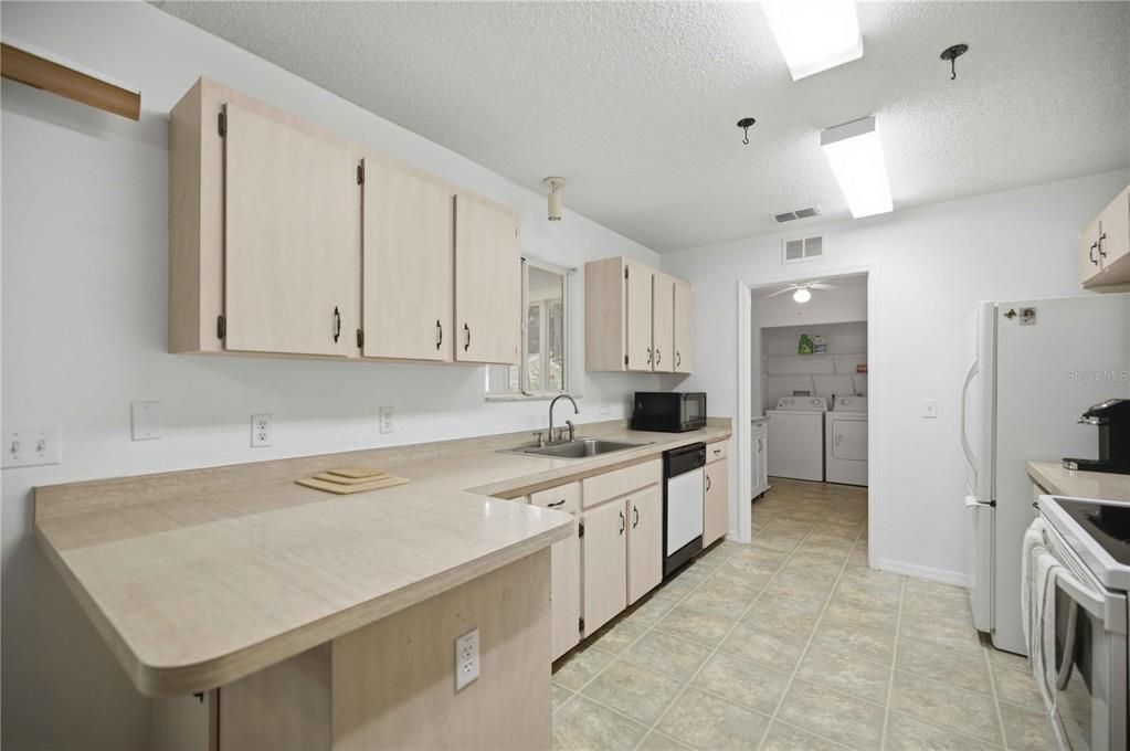 For Sale: $150,000 (2 beds, 2 baths, 1192 Square Feet)