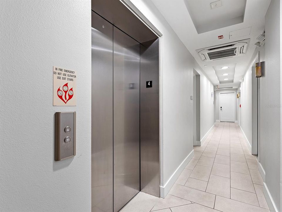 For Sale: $615,000 (1 beds, 1 baths, 752 Square Feet)