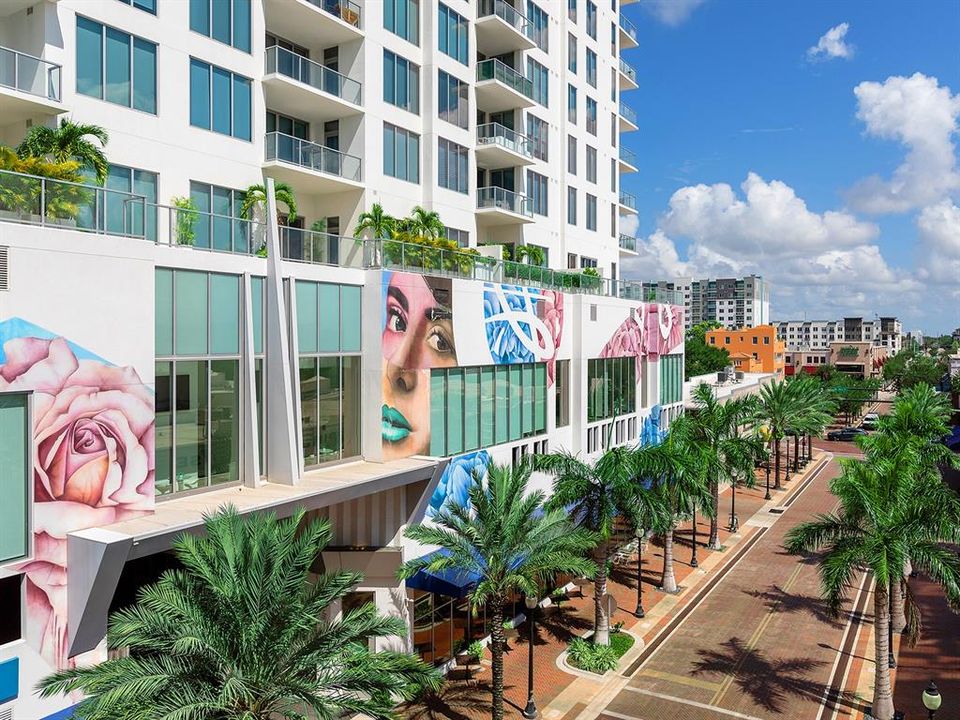 For Sale: $615,000 (1 beds, 1 baths, 752 Square Feet)