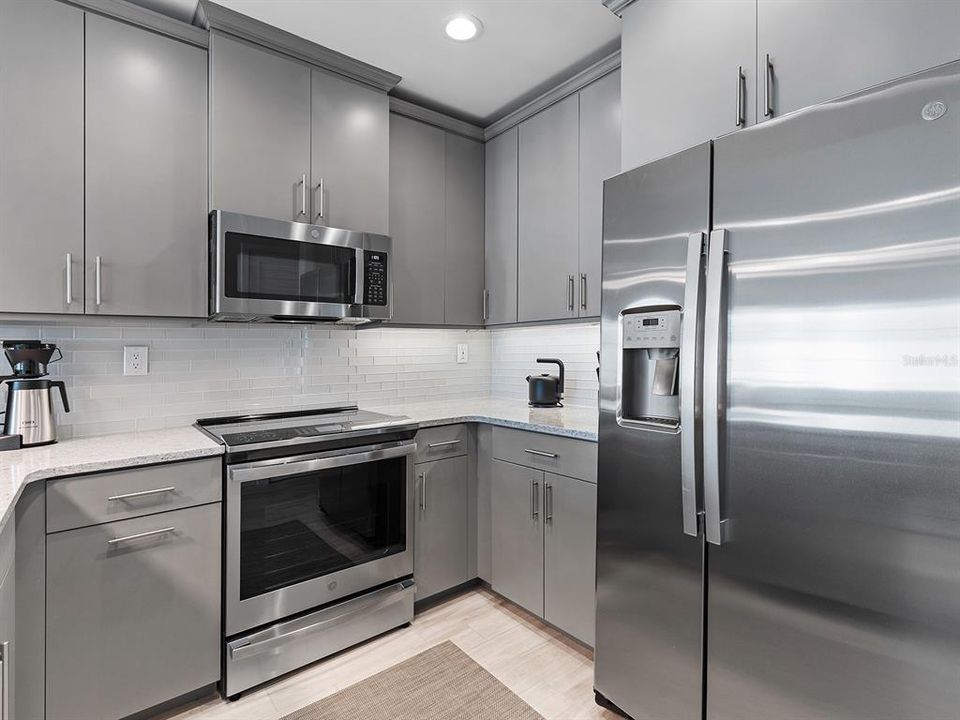 For Sale: $615,000 (1 beds, 1 baths, 752 Square Feet)