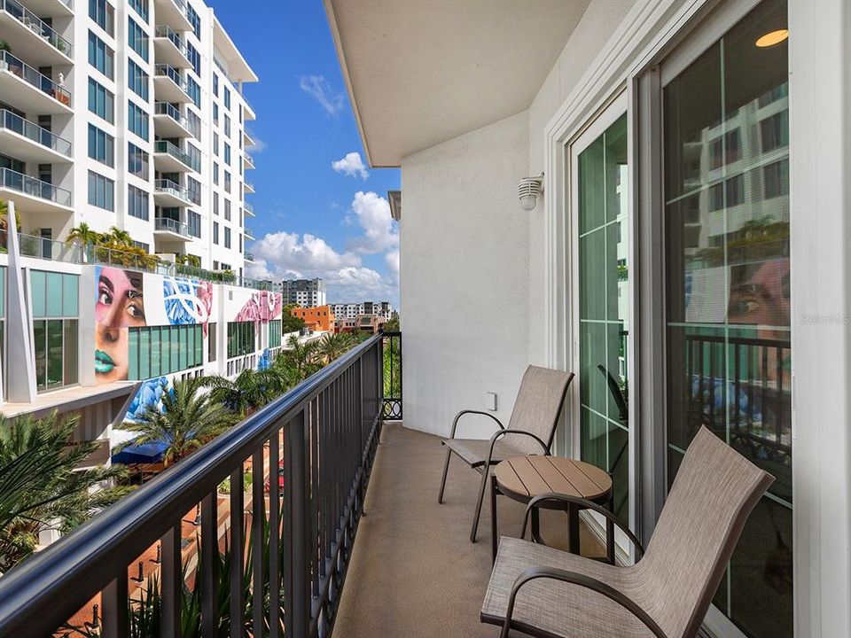 For Sale: $615,000 (1 beds, 1 baths, 752 Square Feet)