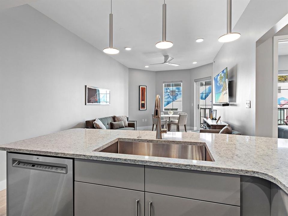 For Sale: $615,000 (1 beds, 1 baths, 752 Square Feet)