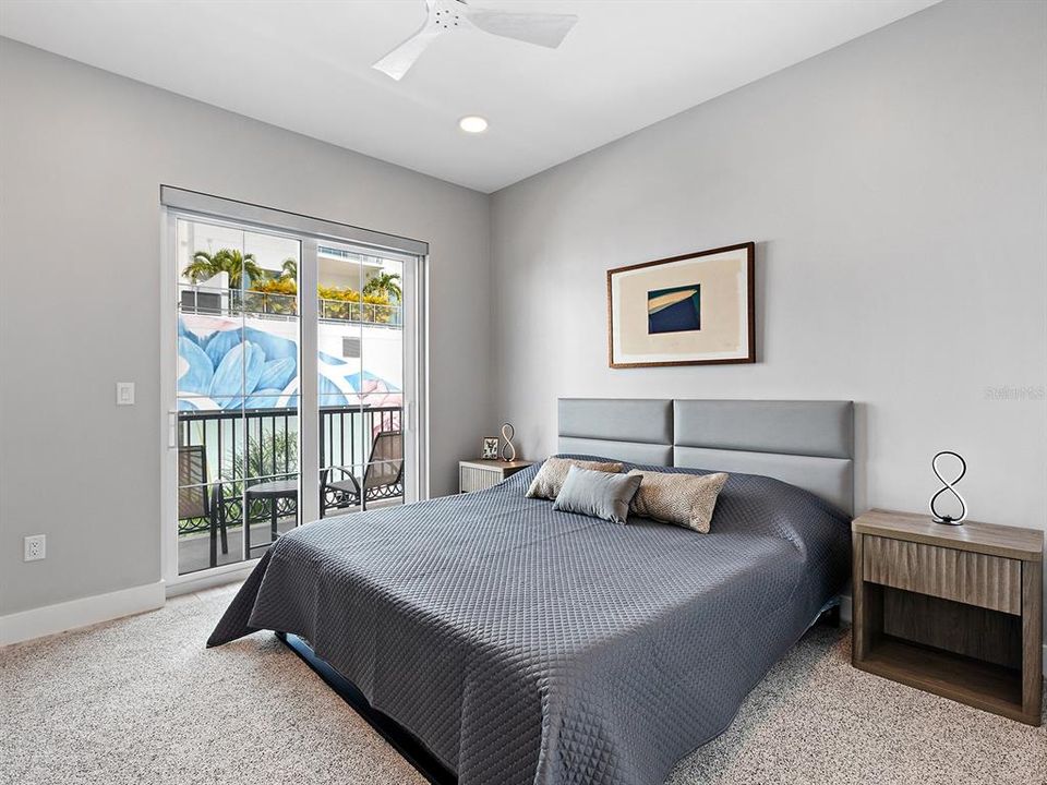 For Sale: $615,000 (1 beds, 1 baths, 752 Square Feet)