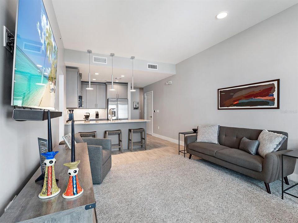 For Sale: $615,000 (1 beds, 1 baths, 752 Square Feet)