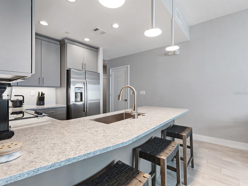 For Sale: $615,000 (1 beds, 1 baths, 752 Square Feet)
