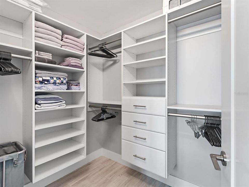 For Sale: $615,000 (1 beds, 1 baths, 752 Square Feet)
