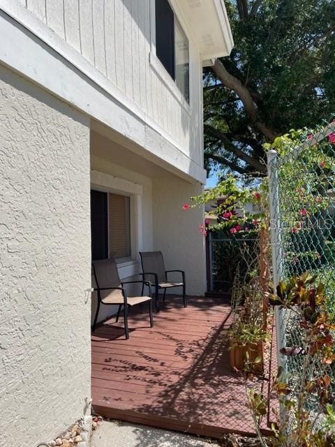 For Rent: $1,750 (2 beds, 1 baths, 853 Square Feet)
