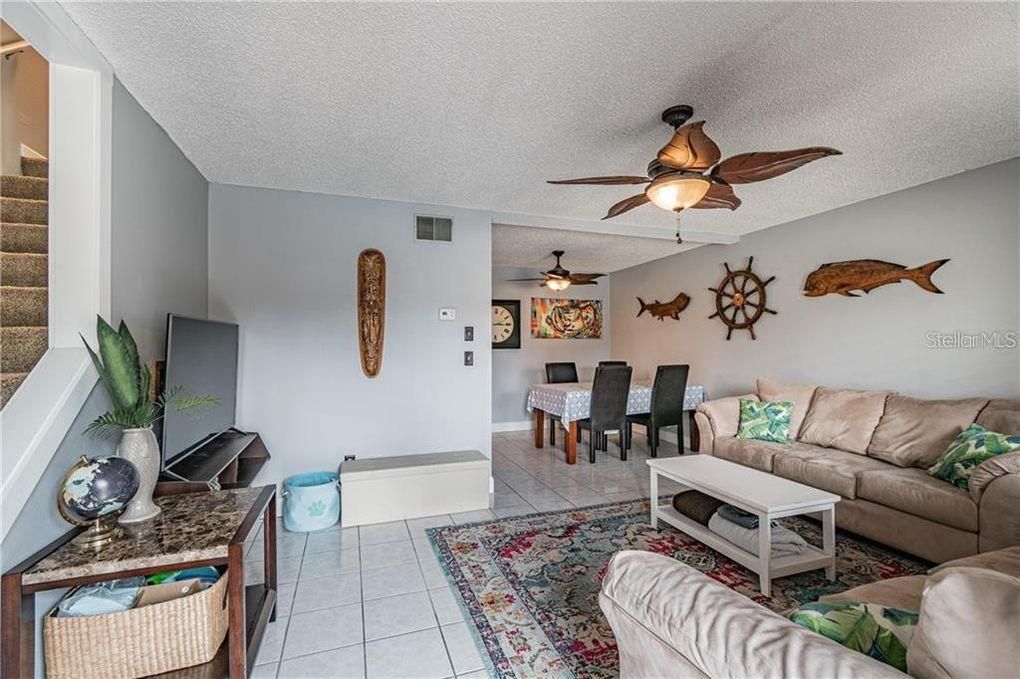 For Rent: $1,750 (2 beds, 1 baths, 853 Square Feet)