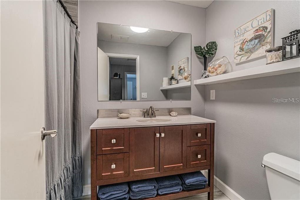 For Rent: $1,750 (2 beds, 1 baths, 853 Square Feet)
