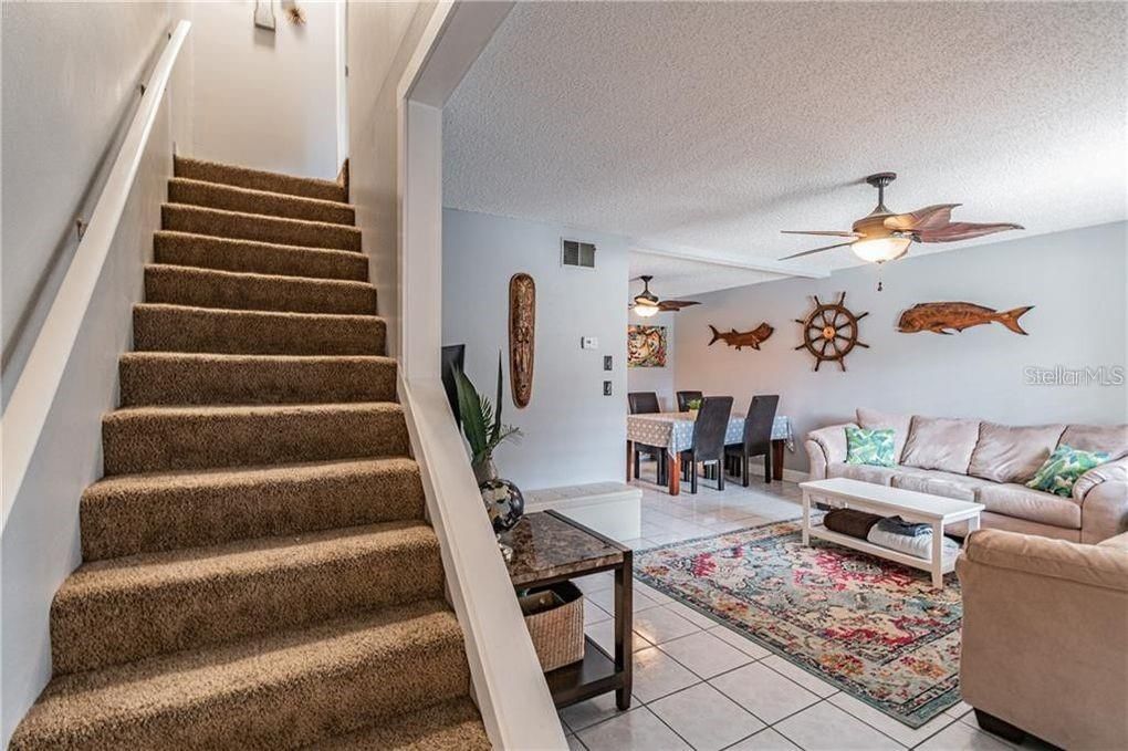 For Rent: $1,750 (2 beds, 1 baths, 853 Square Feet)