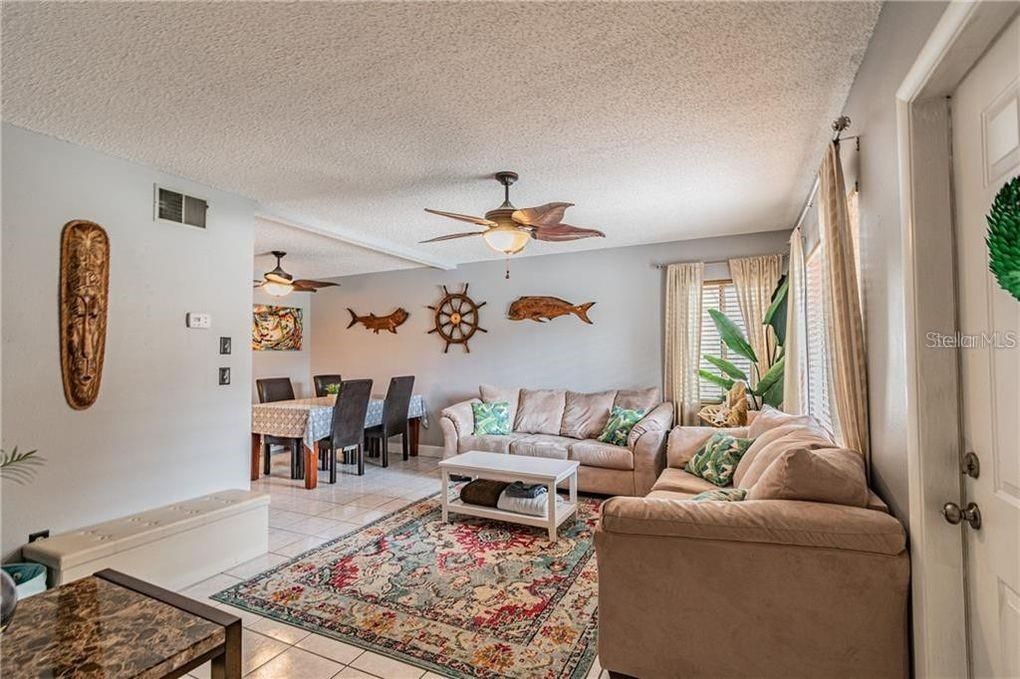 For Rent: $1,750 (2 beds, 1 baths, 853 Square Feet)
