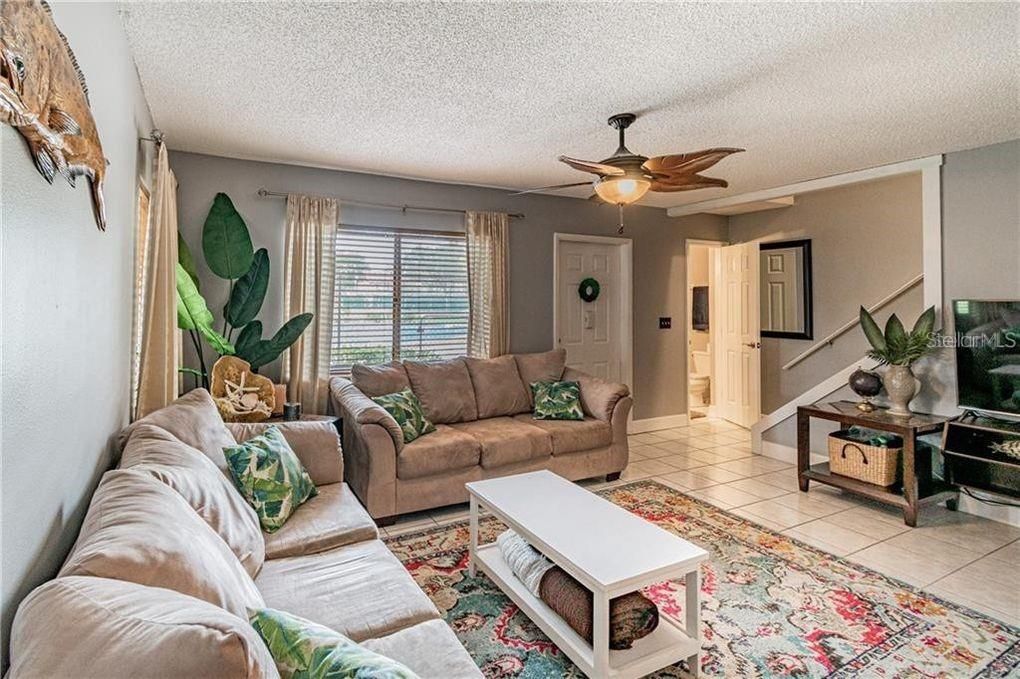 For Rent: $1,750 (2 beds, 1 baths, 853 Square Feet)