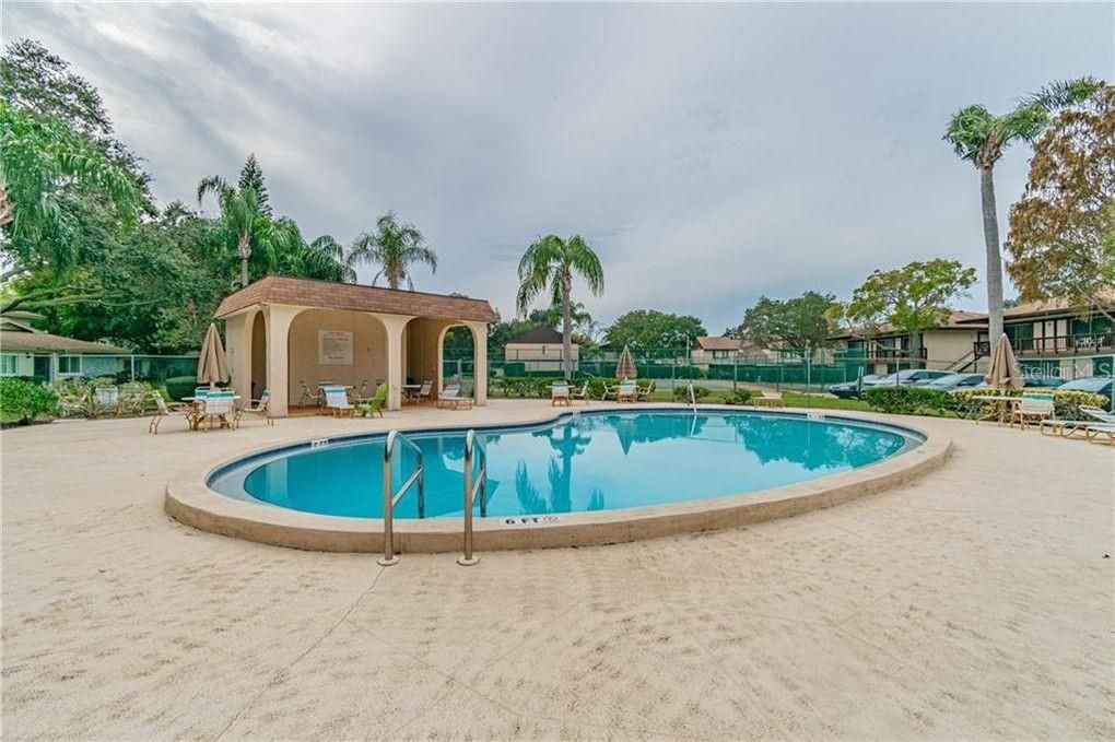 For Rent: $1,750 (2 beds, 1 baths, 853 Square Feet)