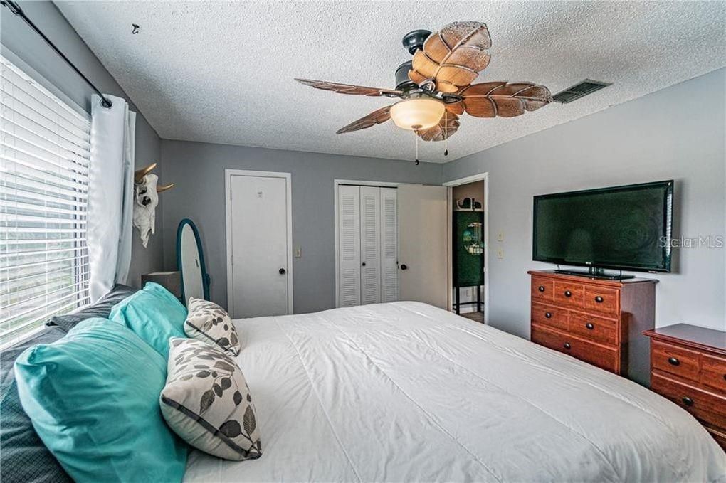 For Rent: $1,750 (2 beds, 1 baths, 853 Square Feet)