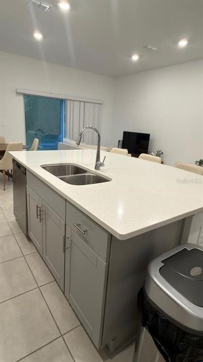 В аренду: $2,100 (3 спален, 2 ванн, 1373 Квадратных фут)