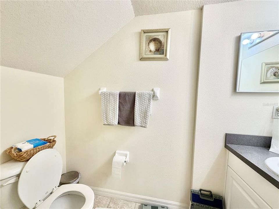 For Sale: $215,000 (2 beds, 2 baths, 1120 Square Feet)