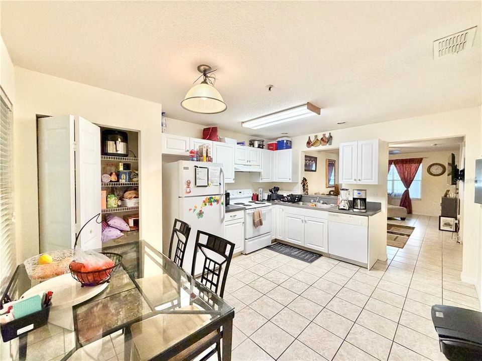 For Sale: $215,000 (2 beds, 2 baths, 1120 Square Feet)