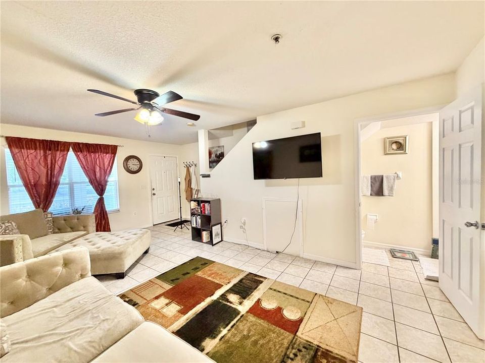 For Sale: $215,000 (2 beds, 2 baths, 1120 Square Feet)