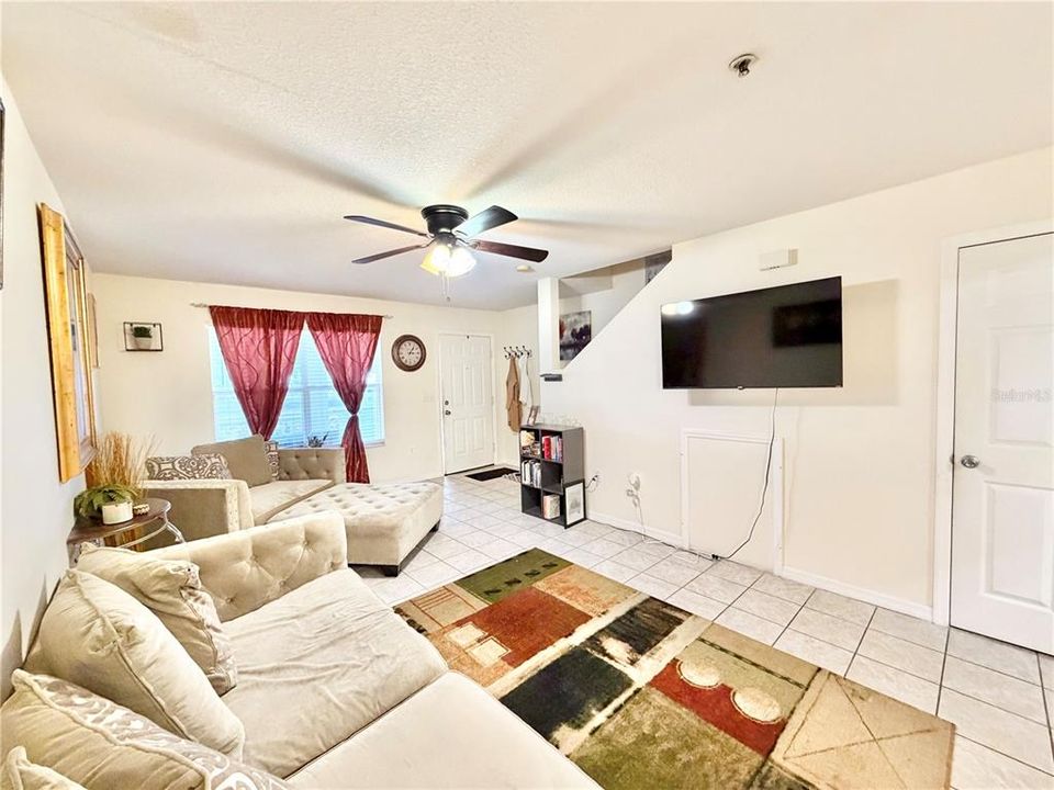 For Sale: $215,000 (2 beds, 2 baths, 1120 Square Feet)