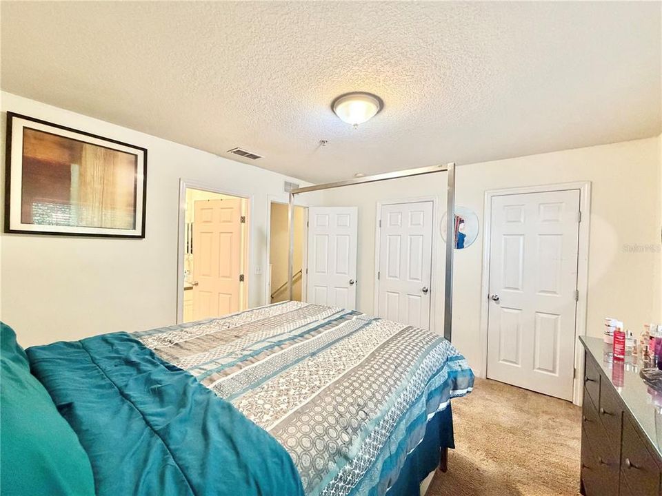 For Sale: $215,000 (2 beds, 2 baths, 1120 Square Feet)