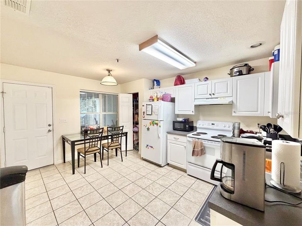 For Sale: $215,000 (2 beds, 2 baths, 1120 Square Feet)