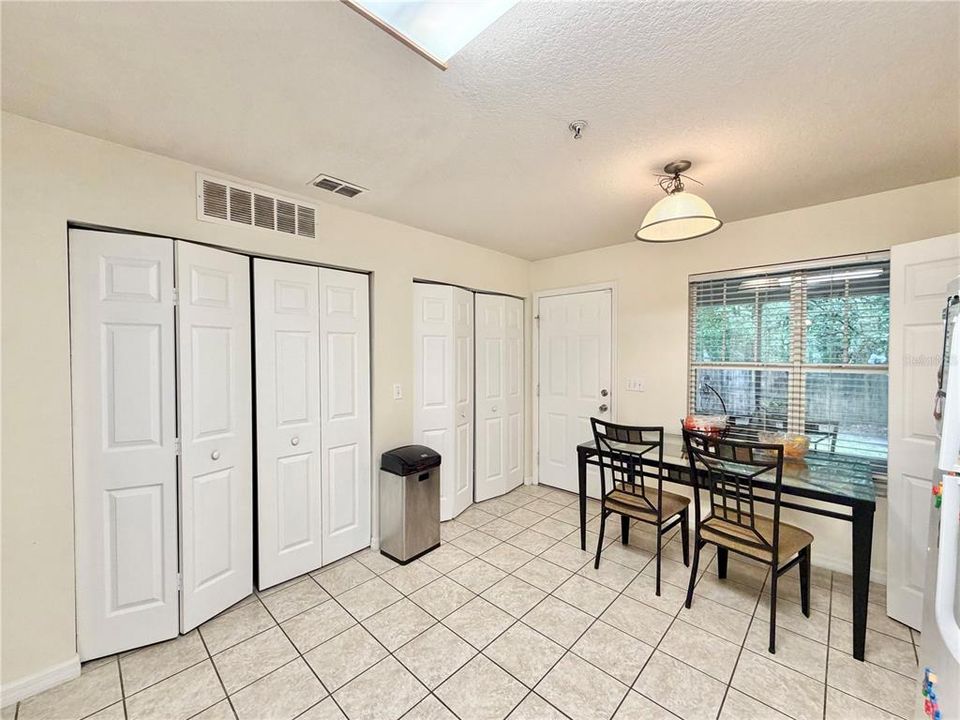 For Sale: $215,000 (2 beds, 2 baths, 1120 Square Feet)