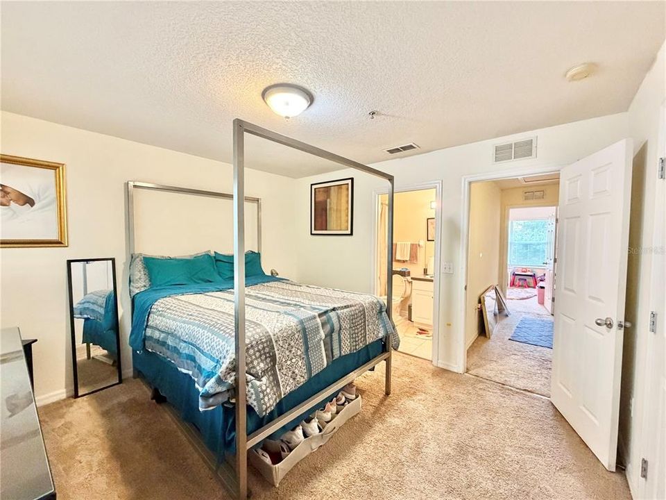 For Sale: $215,000 (2 beds, 2 baths, 1120 Square Feet)