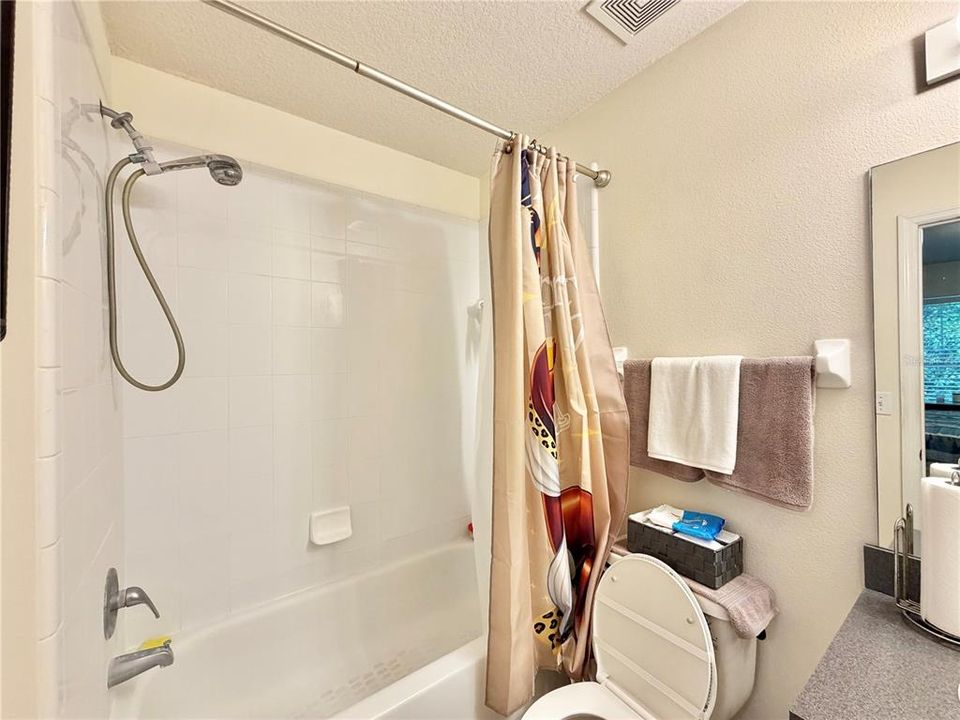 For Sale: $215,000 (2 beds, 2 baths, 1120 Square Feet)