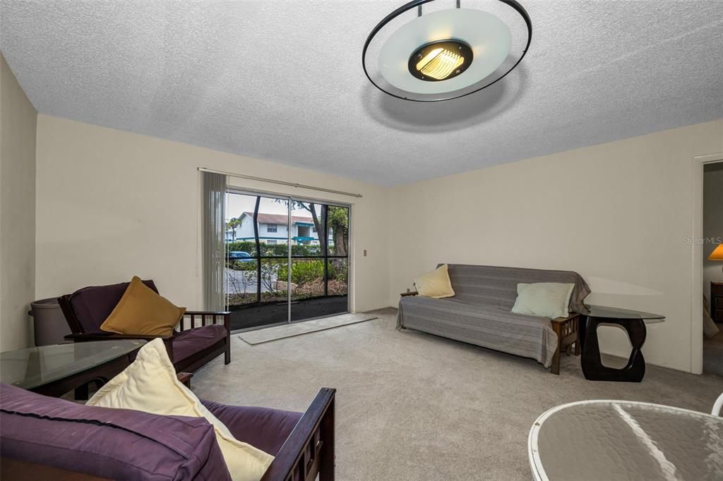 For Sale: $109,900 (1 beds, 1 baths, 797 Square Feet)
