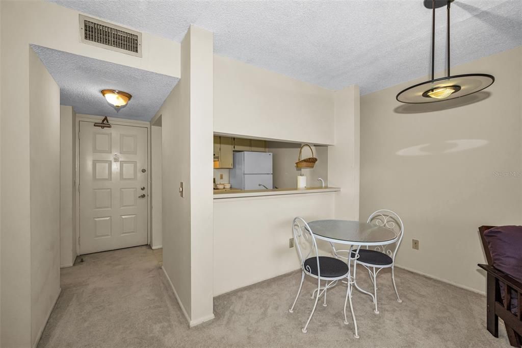 For Sale: $109,900 (1 beds, 1 baths, 797 Square Feet)
