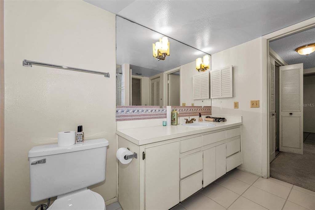 For Sale: $109,900 (1 beds, 1 baths, 797 Square Feet)
