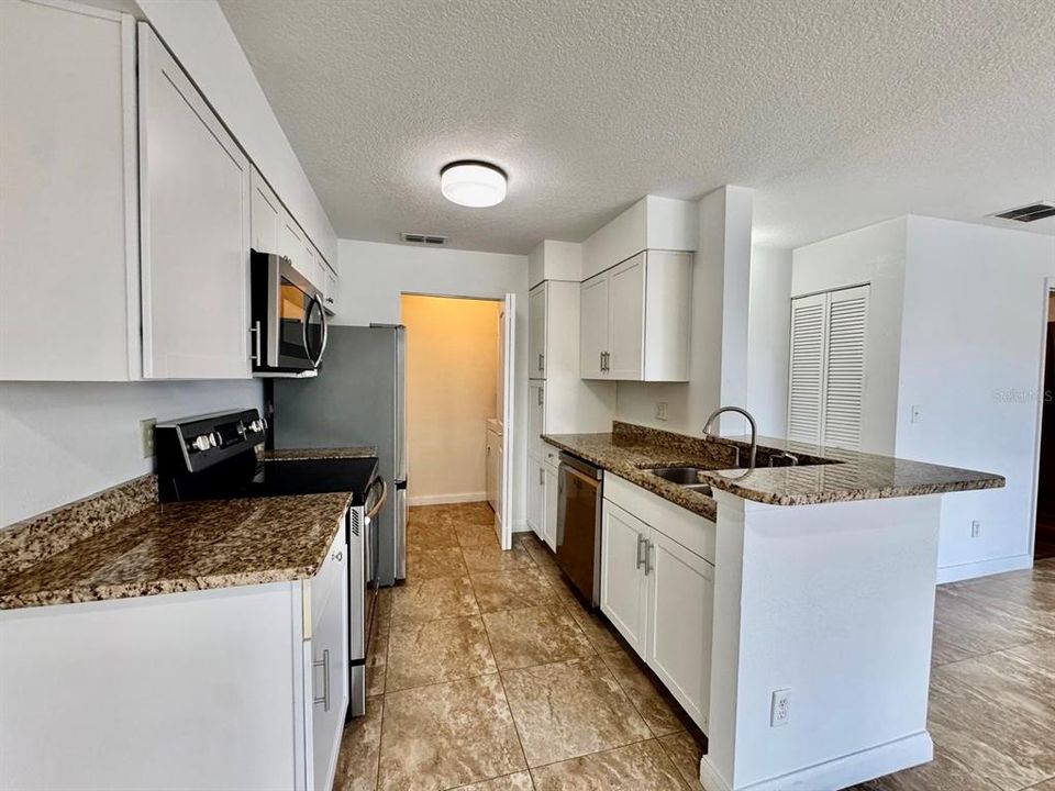 For Rent: $1,700 (2 beds, 2 baths, 934 Square Feet)