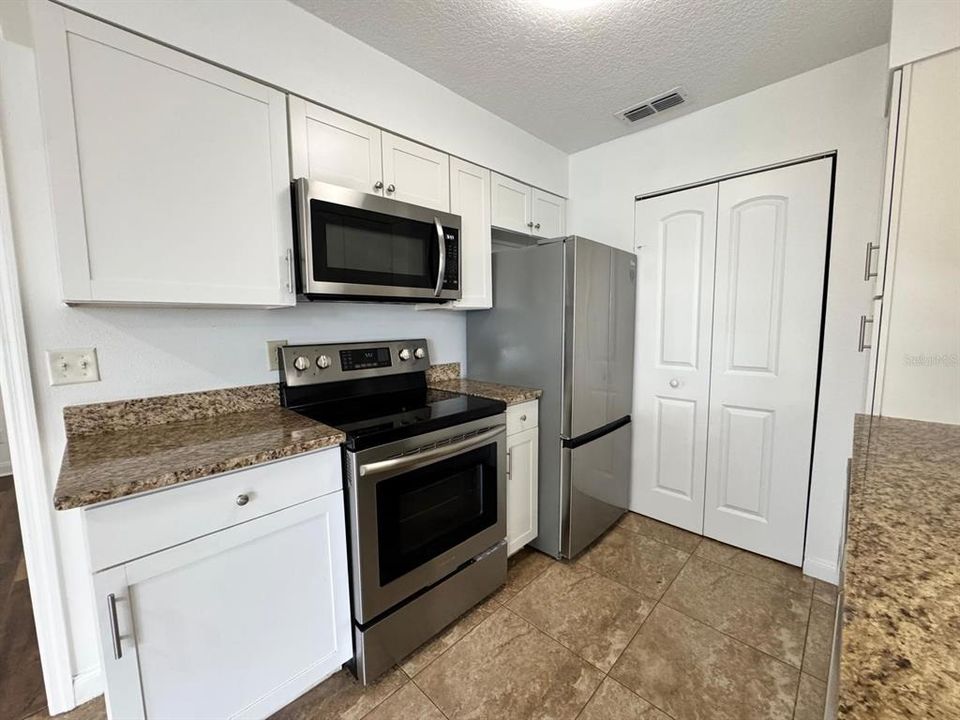 For Rent: $1,700 (2 beds, 2 baths, 934 Square Feet)