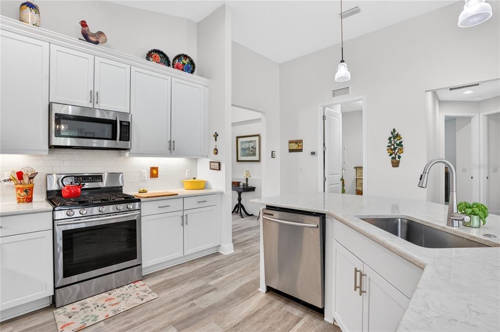 For Sale: $500,000 (3 beds, 2 baths, 2122 Square Feet)