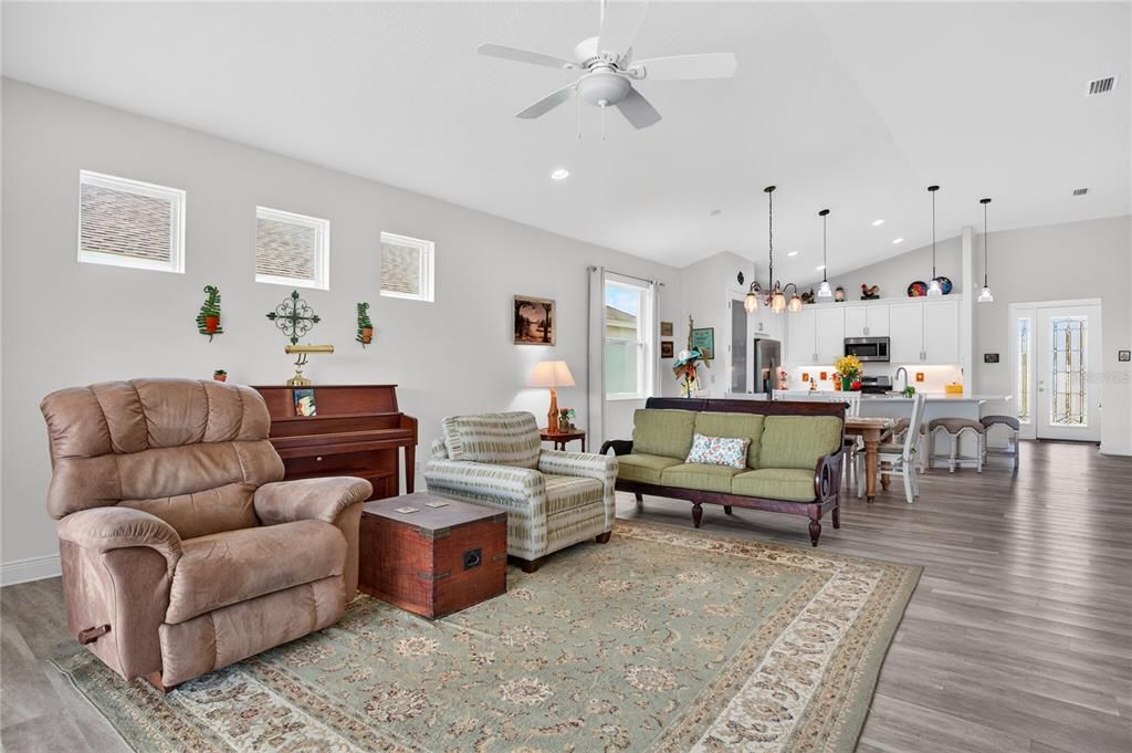 For Sale: $500,000 (3 beds, 2 baths, 2122 Square Feet)