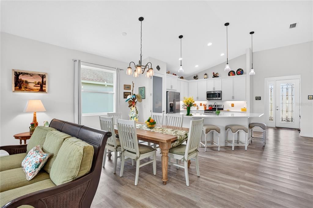 For Sale: $500,000 (3 beds, 2 baths, 2122 Square Feet)