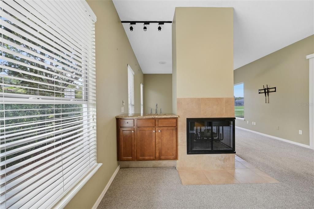 En Venta: $675,000 (4 camas, 3 baños, 2660 Pies cuadrados)