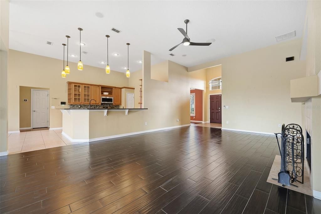 En Venta: $675,000 (4 camas, 3 baños, 2660 Pies cuadrados)