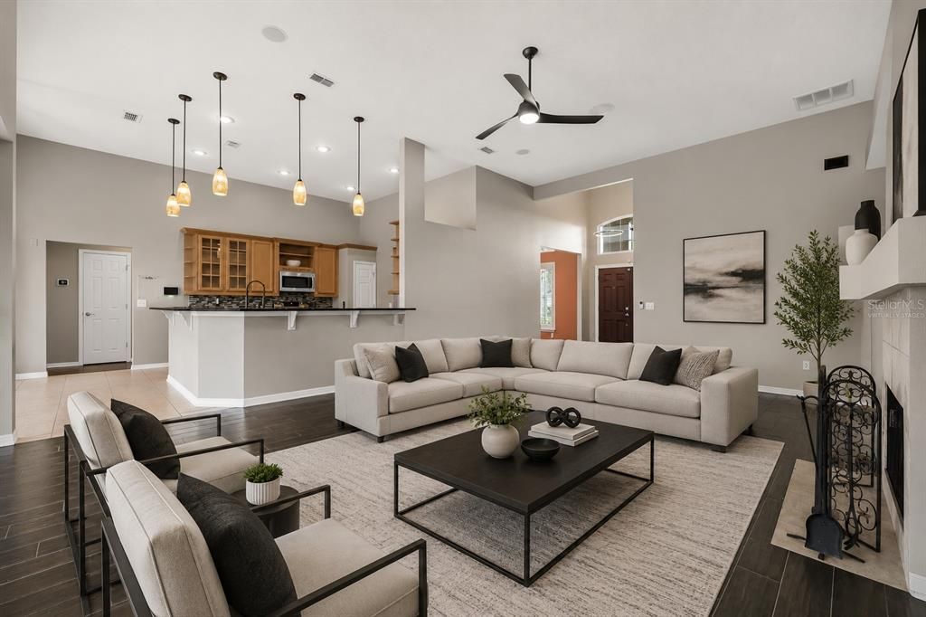 En Venta: $675,000 (4 camas, 3 baños, 2660 Pies cuadrados)