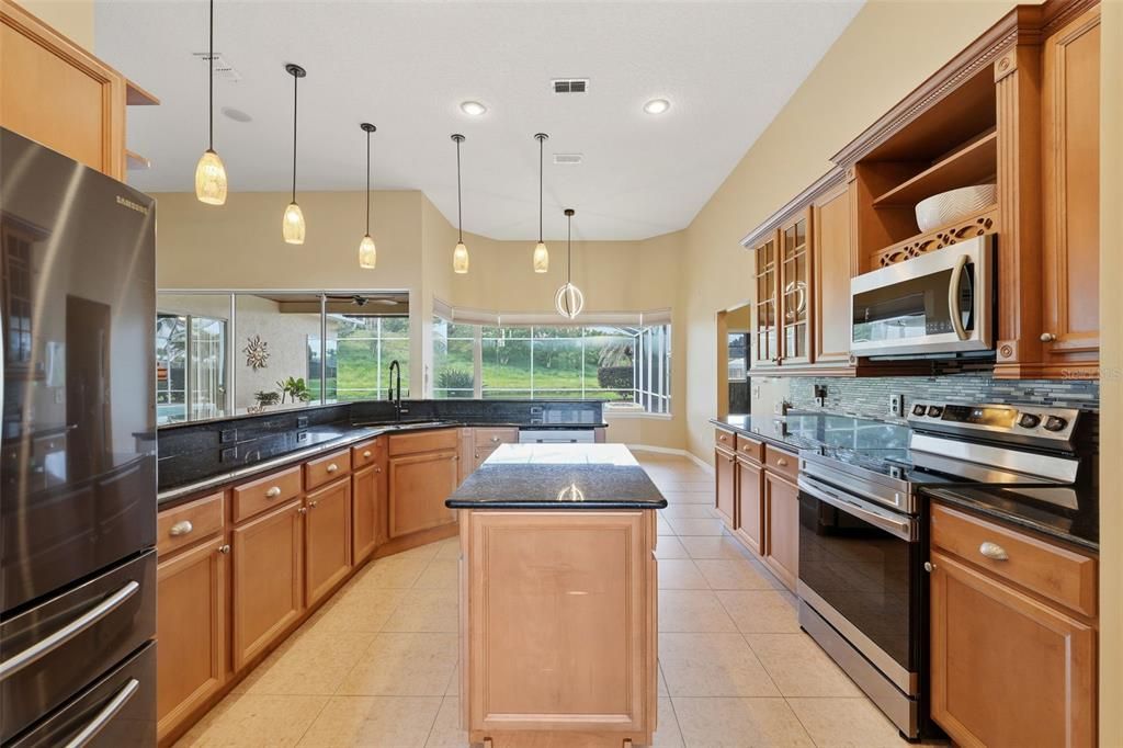 En Venta: $675,000 (4 camas, 3 baños, 2660 Pies cuadrados)