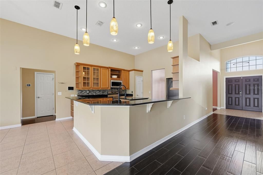 En Venta: $675,000 (4 camas, 3 baños, 2660 Pies cuadrados)