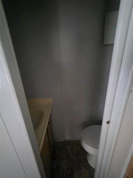For Sale: $49,049 (2 beds, 1 baths, 830 Square Feet)