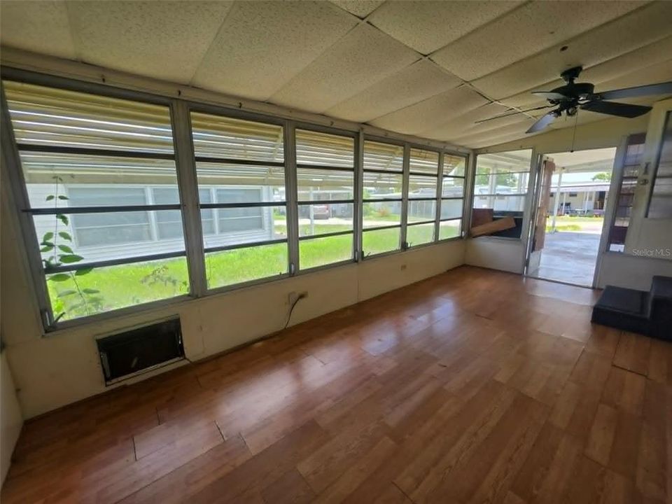 For Sale: $49,049 (2 beds, 1 baths, 830 Square Feet)