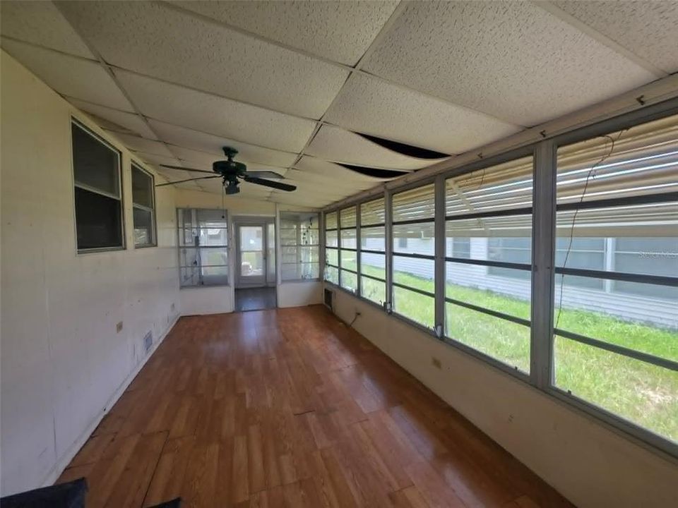 For Sale: $49,049 (2 beds, 1 baths, 830 Square Feet)