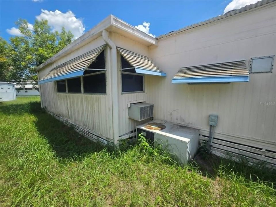 For Sale: $49,049 (2 beds, 1 baths, 830 Square Feet)