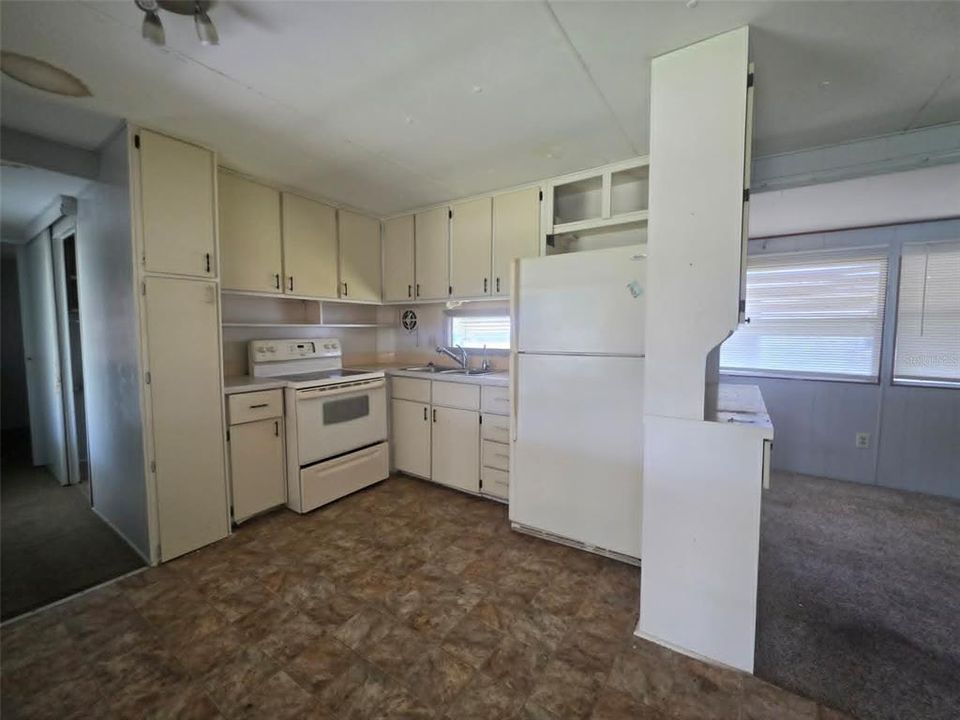 For Sale: $49,049 (2 beds, 1 baths, 830 Square Feet)
